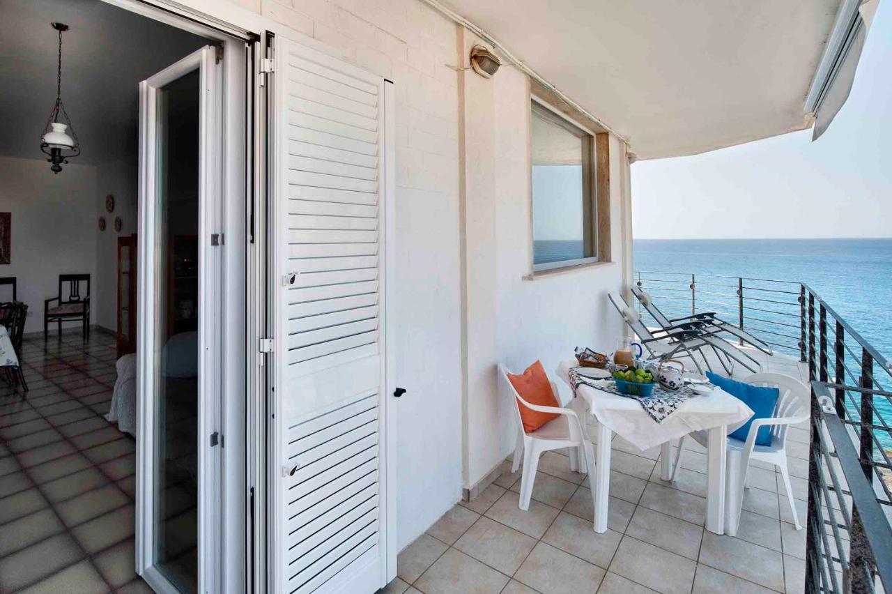 Apartment Overlooking The Sea With A View Of Old Gallipoli And The Whole Bay מראה חיצוני תמונה
